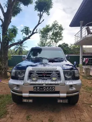 Mitsubishi Montero 2000