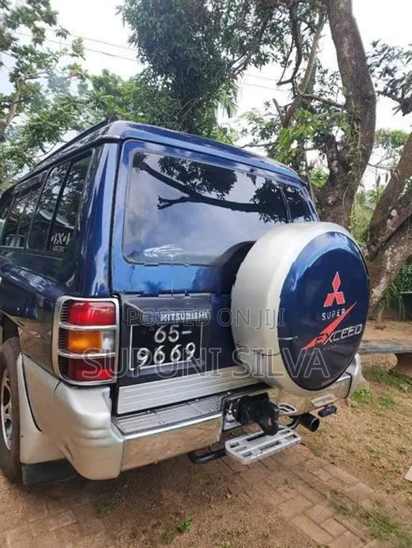 Mitsubishi Montero 2000