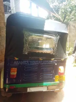Bajaj RE 2000