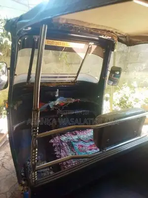 Bajaj RE 2000