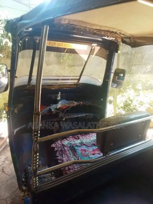 Bajaj RE 2000