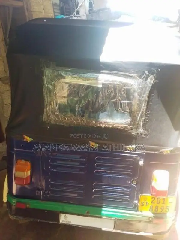 Bajaj RE 2000