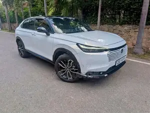 Honda Vezel Z PLAY MOONROOF 2025
