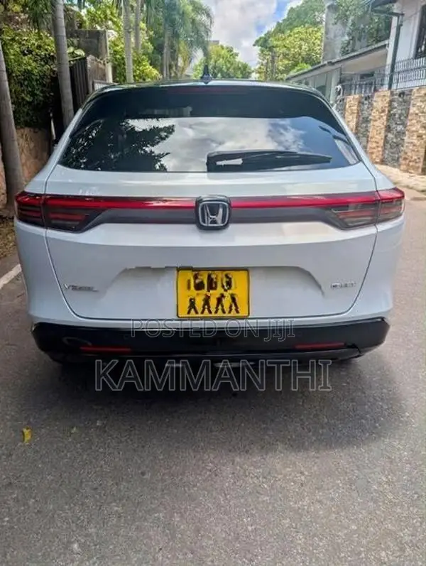Honda Vezel Z PLAY MOONROOF 2025