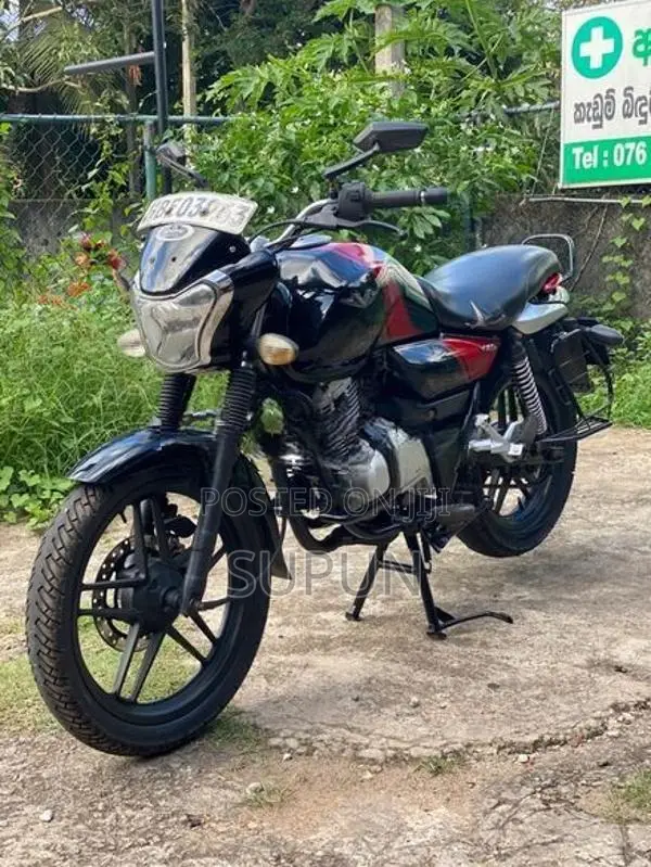 Bajaj V15 2016