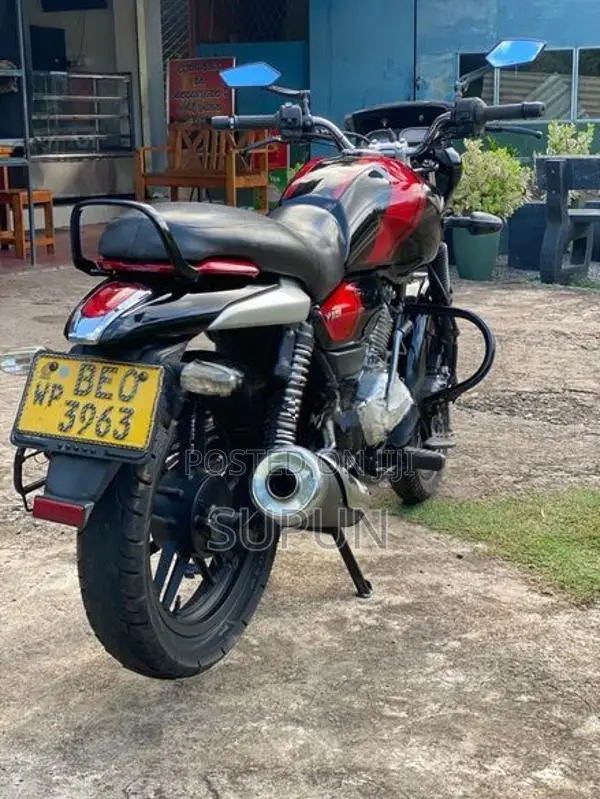 Bajaj V15 2016