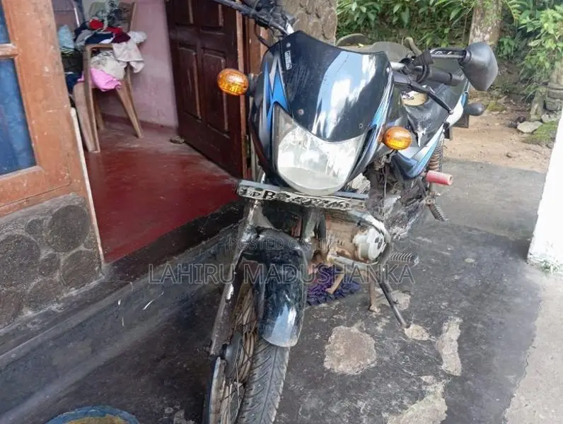 Bajaj CT100 2015
