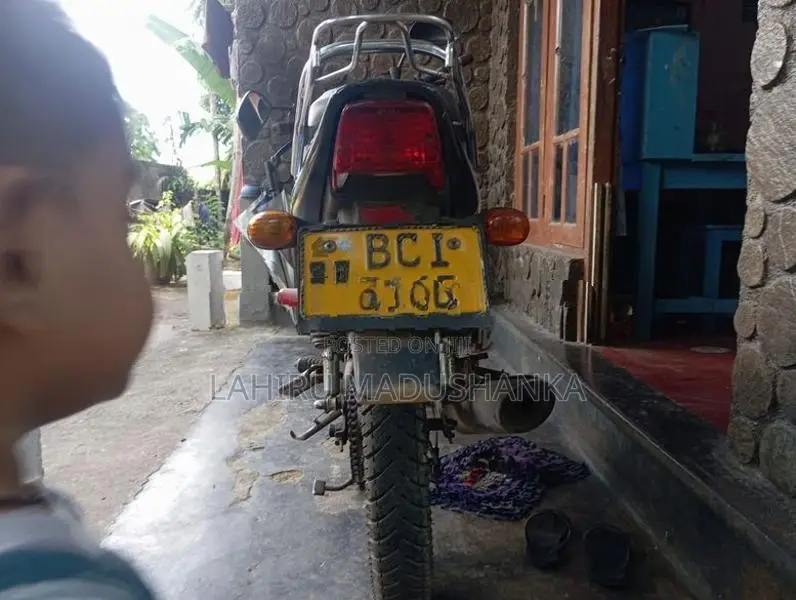 Bajaj CT100 2015
