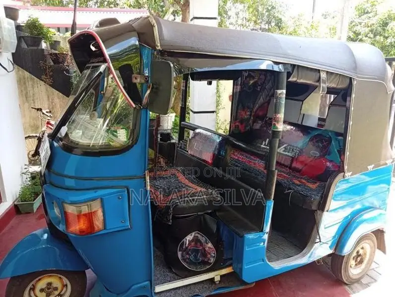 Bajaj RE RE205 2011