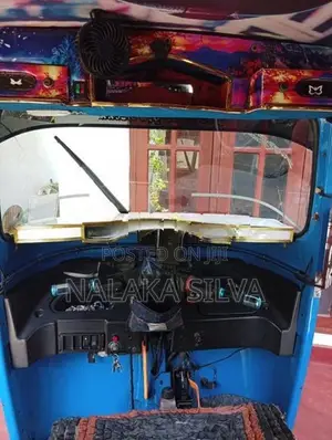 Bajaj RE RE205 2011