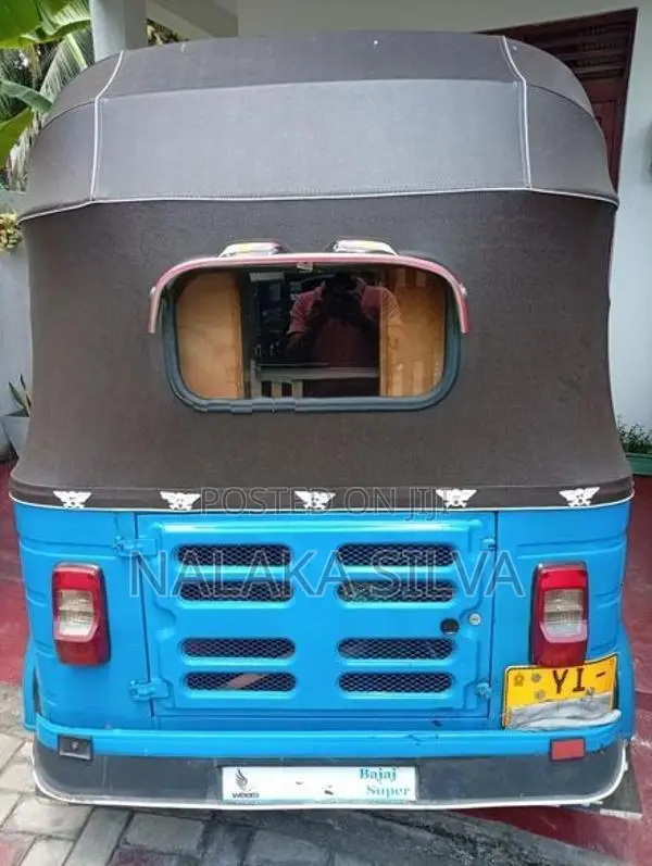 Bajaj RE RE205 2011