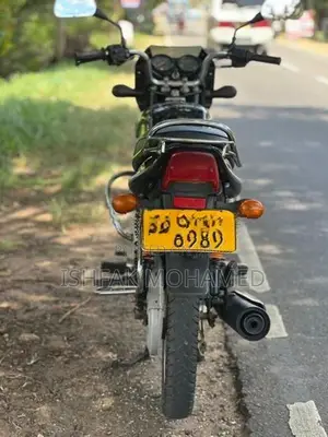 Bajaj CT100 2018