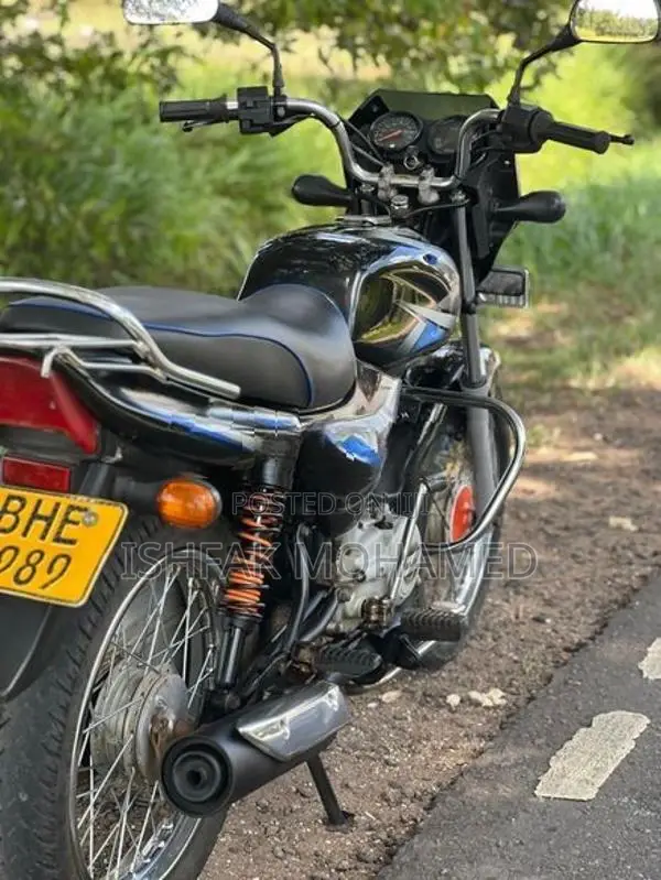 Bajaj CT100 2018