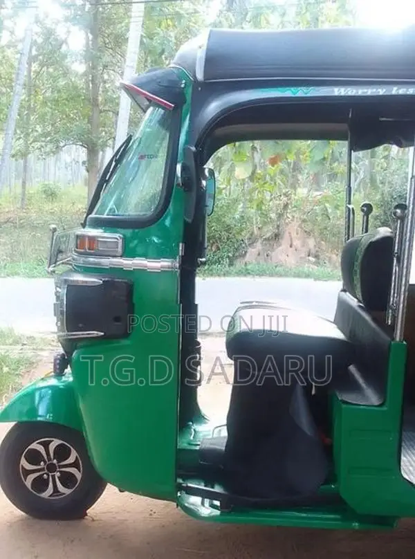Bajaj RE 2014
