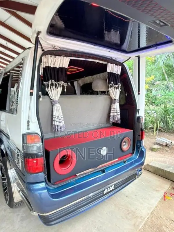Toyota Dolphin 1998 Van (Used)