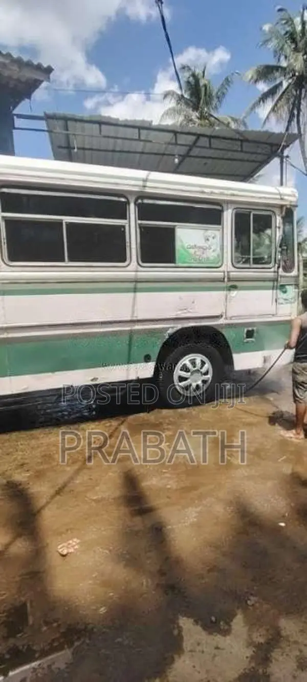 Ashok-Leyland Viking 2003 Bus (Used)
