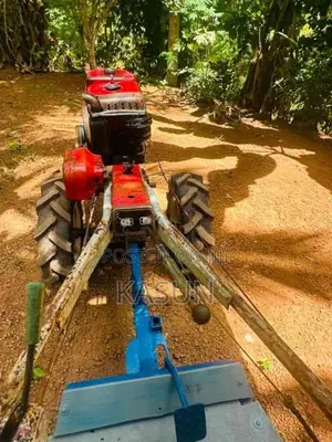 Kubota Tractor 2003 Tractor (Used)