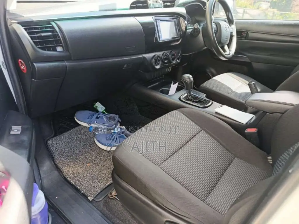 Toyota Hilux 2017 Pickup (Used)
