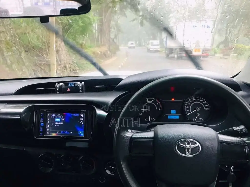 Toyota Hilux 2017 Pickup (Used)