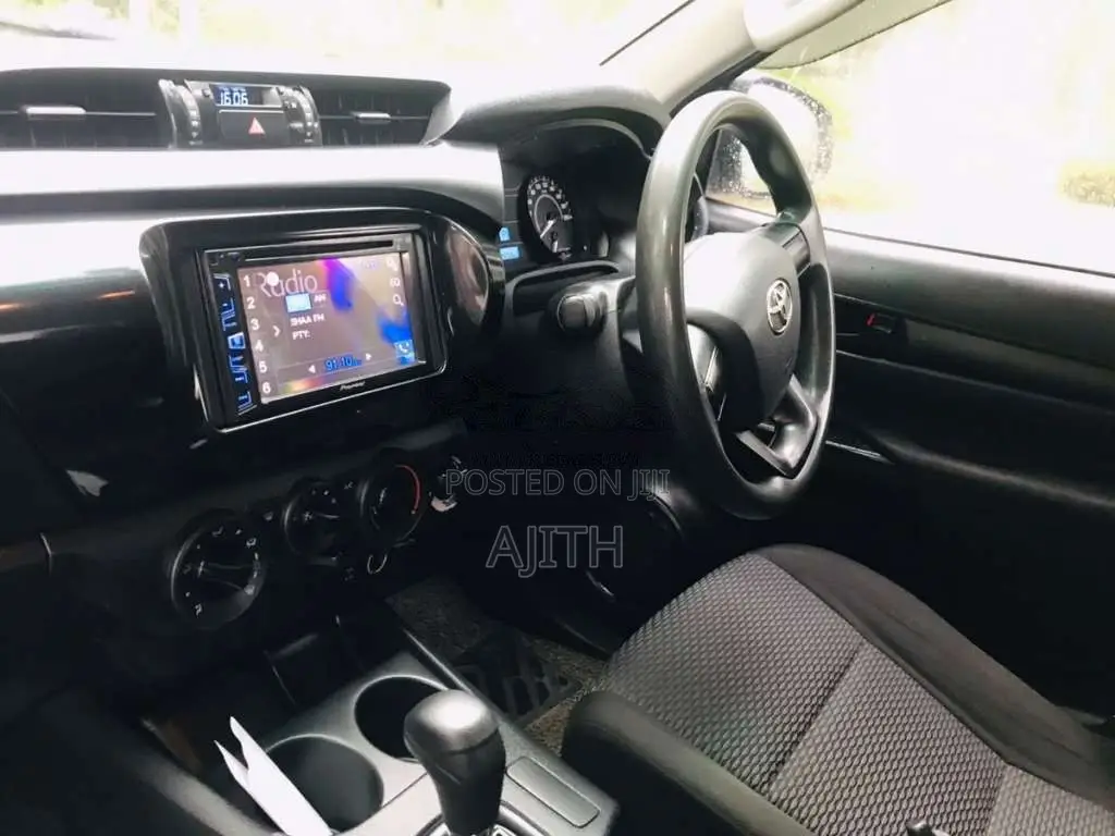 Toyota Hilux 2017 Pickup (Used)