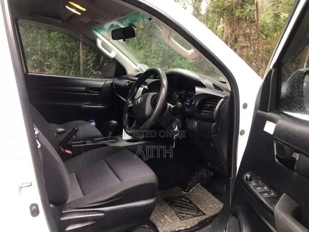 Toyota Hilux 2017 Pickup (Used)
