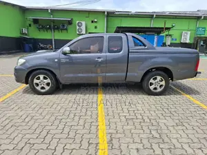 Toyota Hillux Smart Cab 2010 Pickup (Used)