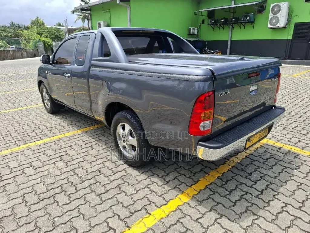 Toyota Hillux Smart Cab 2010 Pickup (Used)