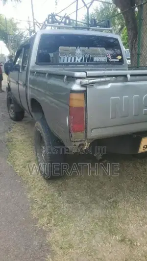 Nissan Double Cab 1989 Pickup (Used)