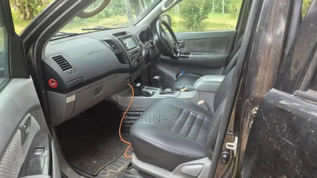 Toyota Hilux Invincible 2007 Pickup (Used)