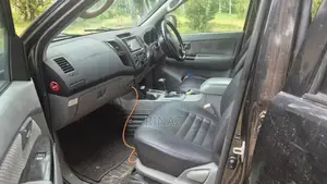 Toyota Hilux Invincible 2007 Pickup (Used)