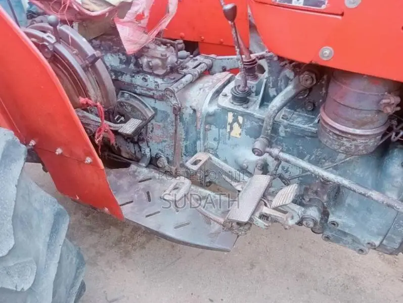 Massey-Ferguson 240 1996 Tractor (Used)