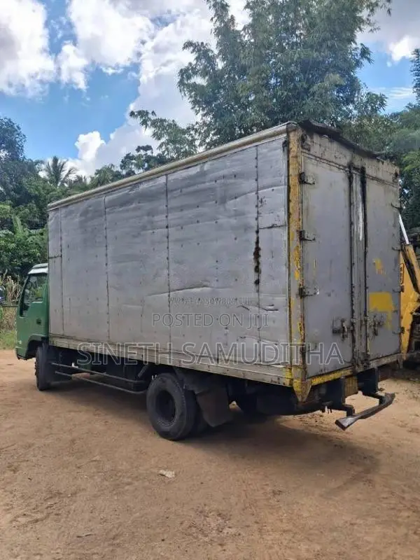 Isuzu ELF 1988 Lorry (Used)