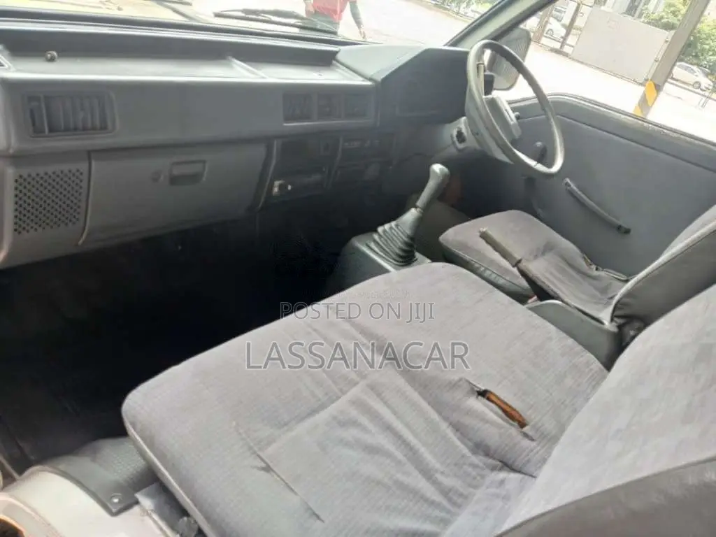 Mitsubishi L300 Po15 2000 Van (Used)