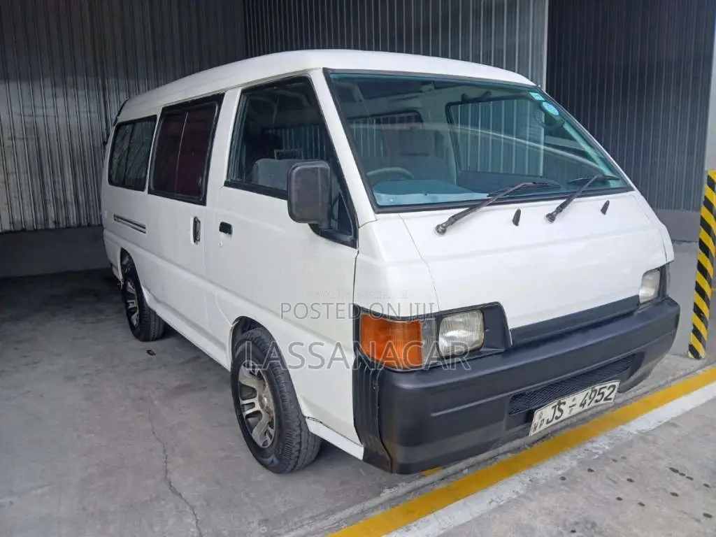 Mitsubishi L300 Po15 2000 Van (Used)