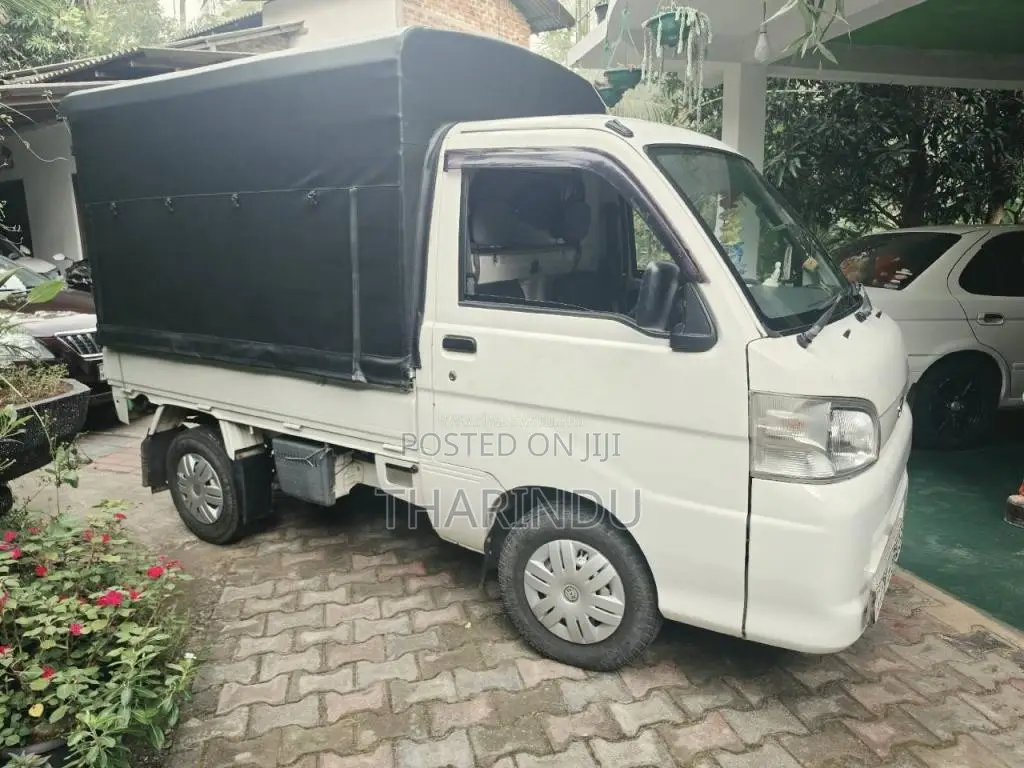 Daihatsu Hijet 2010 Lorry (Used)
