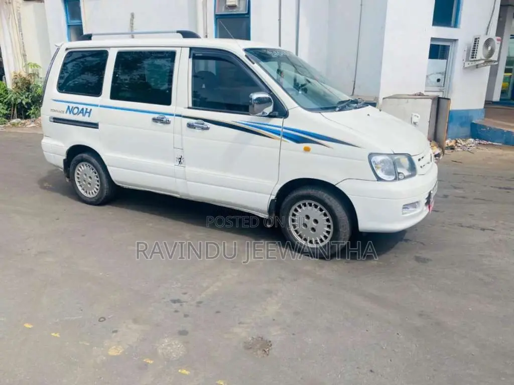 Toyota Noah 2005 Van (Used)