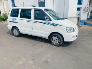 Toyota Noah 2005 Van (Used)