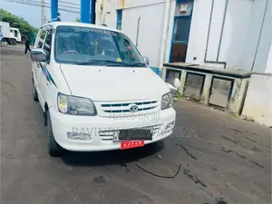 Toyota Noah 2005 Van (Used)