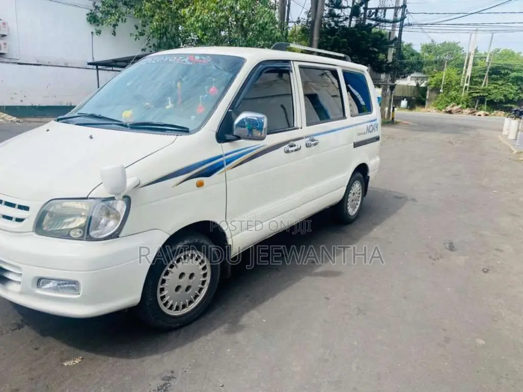 Toyota Noah 2005 Van (Used)