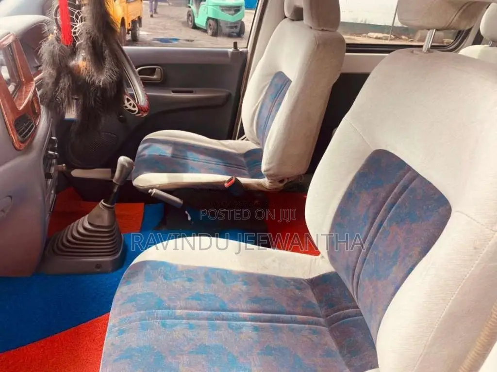 Toyota Noah 2005 Van (Used)