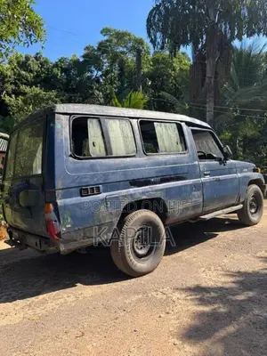 Toyota Land Cruiser 1987 SUV (Used)