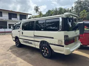 Toyota Dolphin 113 1990 Van (Used)