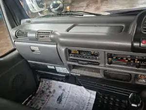 Isuzu AKR 66 1996 Lorry (Used)