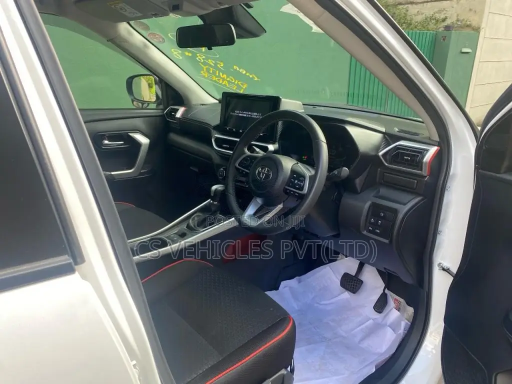 Toyota Raize Z 2025 SUV (Used)