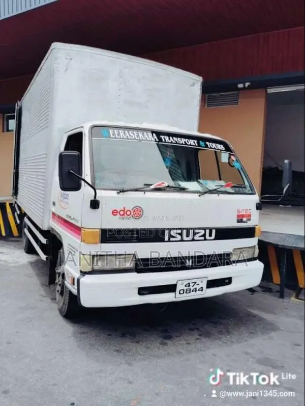 Isuzu NPR 1994 Lorry (Used)