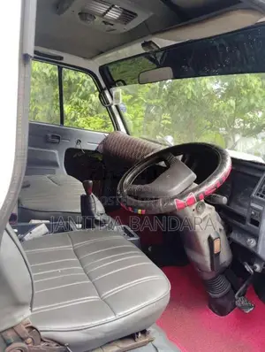 Isuzu NPR 1994 Lorry (Used)