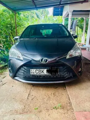 Toyota Vitz 2017 Car (Used)