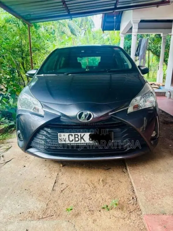 Toyota Vitz 2017 Car (Used)