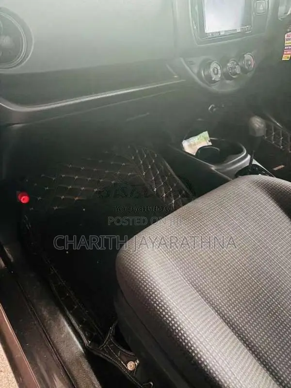 Toyota Vitz 2017 Car (Used)