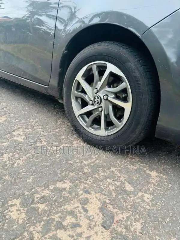 Toyota Vitz 2017 Car (Used)